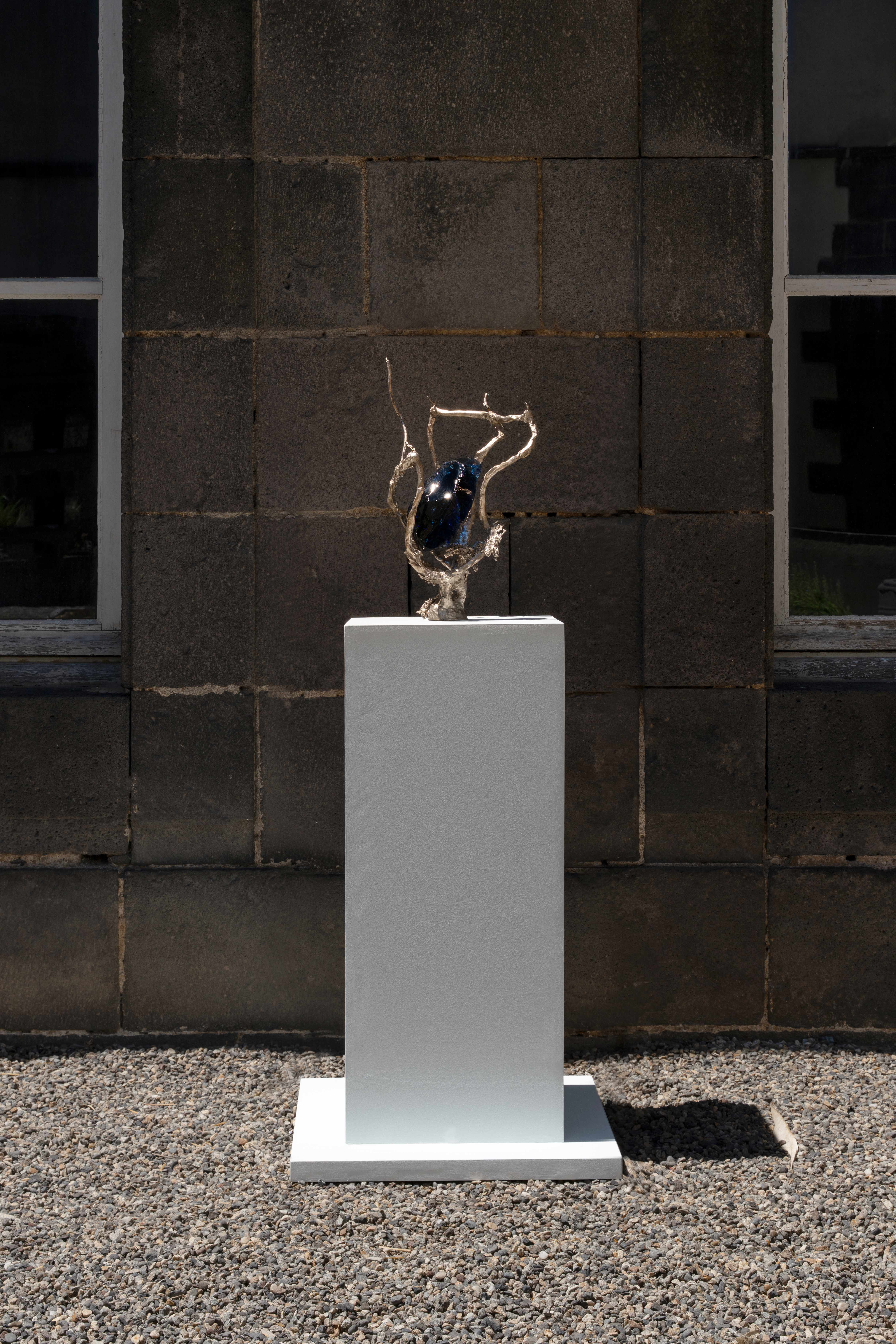 Sinking by Emilie Lemardeley — luminous sculpture in glass, bronze (detail 6)