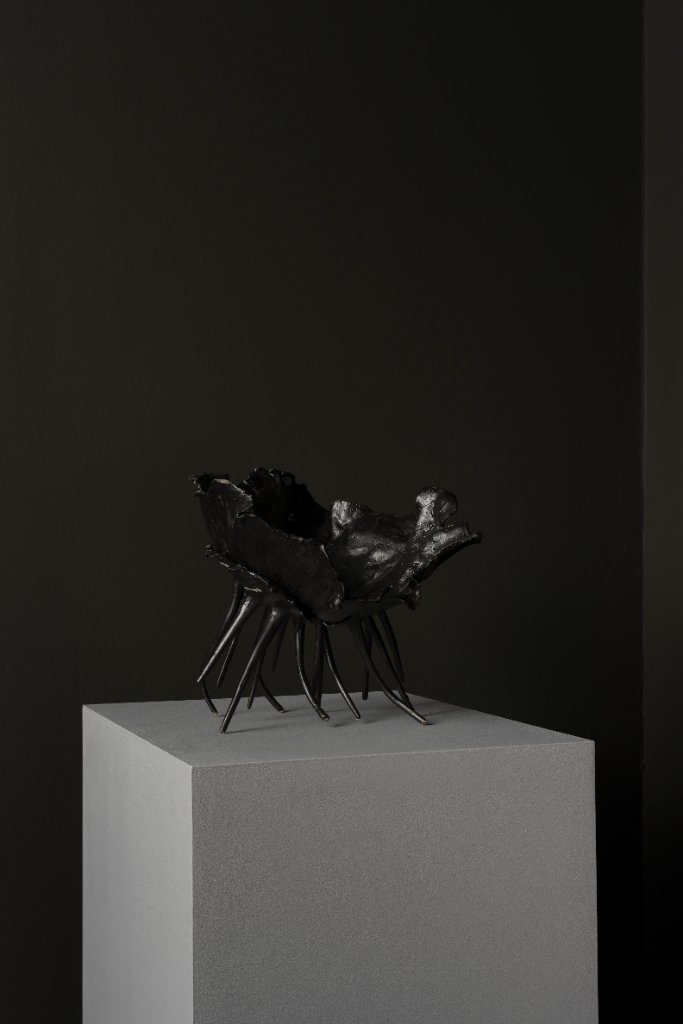 Anoixis by Emilie Lemardeley — functional sculpture in ceramic (detail 4)