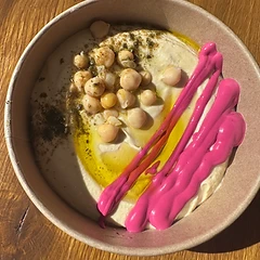 Hummus mit Kichererbsen und Rote Bete