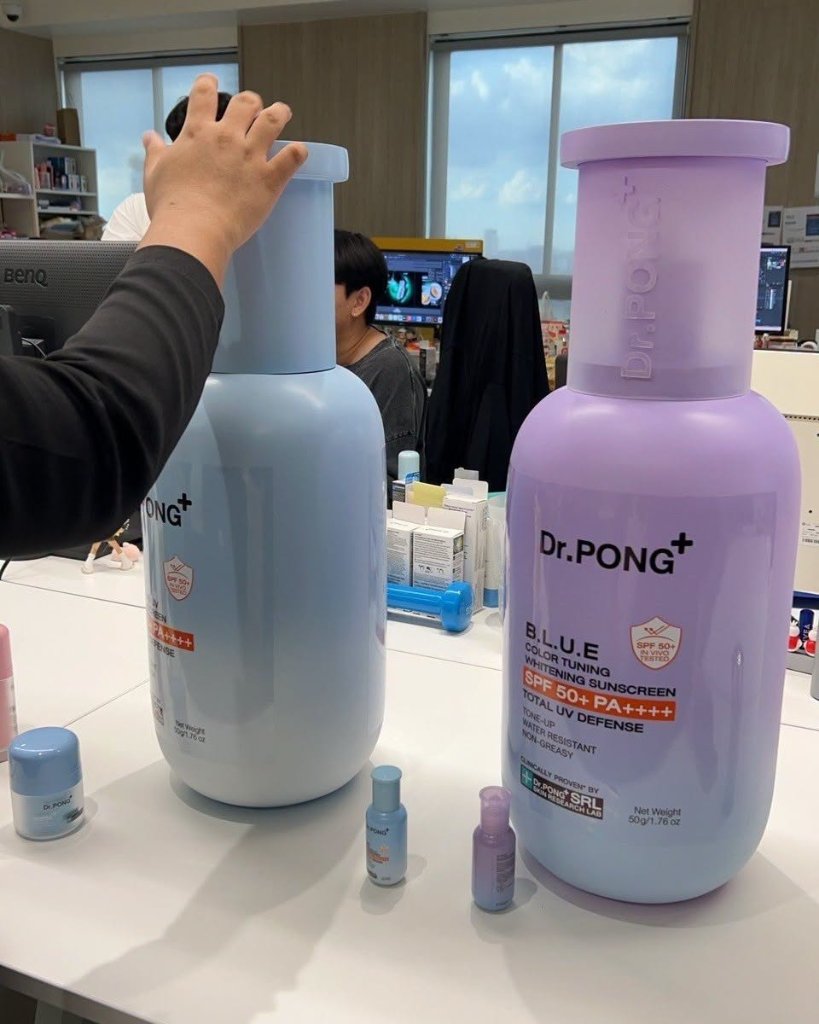 ม็อคอัพสินค้า Dr.PONG ครีมกันแดดขนาดยักษ์ ไฟเบอร์กลาส