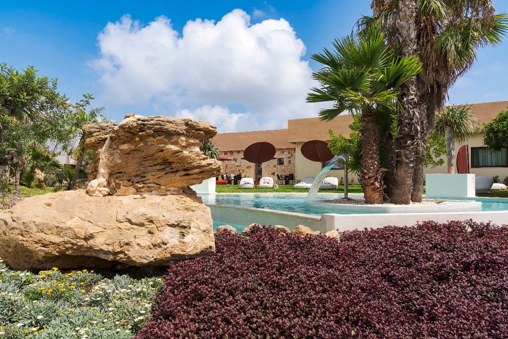 Rocce e piscina