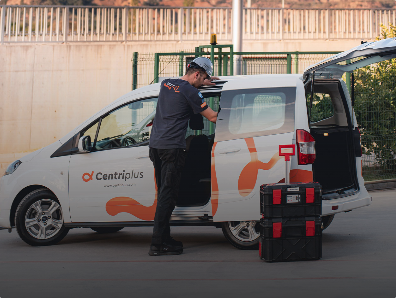 Centriplus service van on site with a field engineer