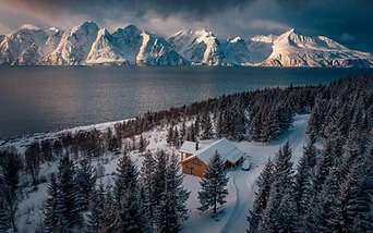 Lyngen Vista — Luxury Arctic lodge · Above the Arctic Circle