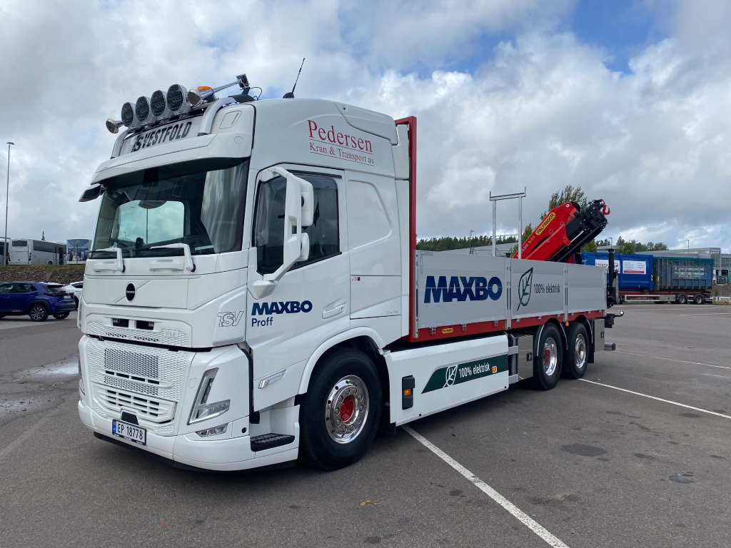 Volvo FM Electric kranbil – Pedersen Kran og Transport AS