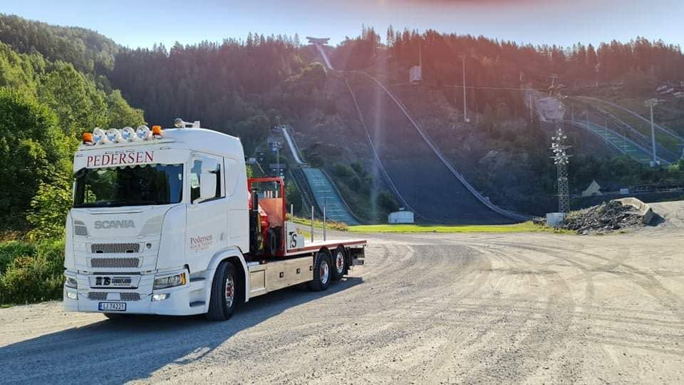 Pedersen Kran & Transport – Scania kranbiler med norske flagg