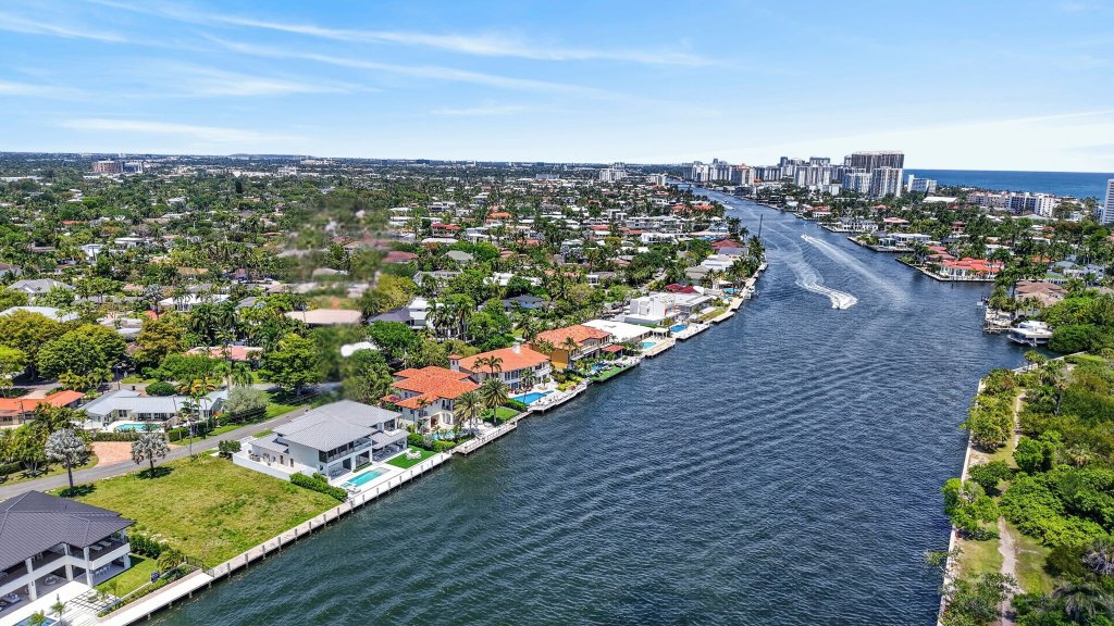 Inside 2010 Intracoastal Drive: Coral Ridge's Rare No-Fixed-Bridge Waterfront Estate