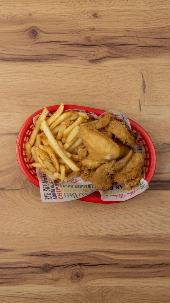 Chicken wings and fries basket