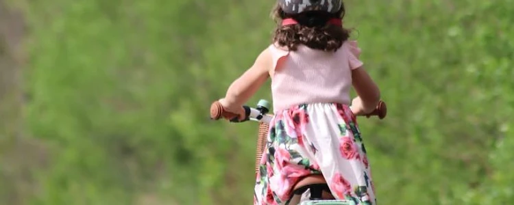 Kinder mit ihren Fahrrädern bei Rios Rad