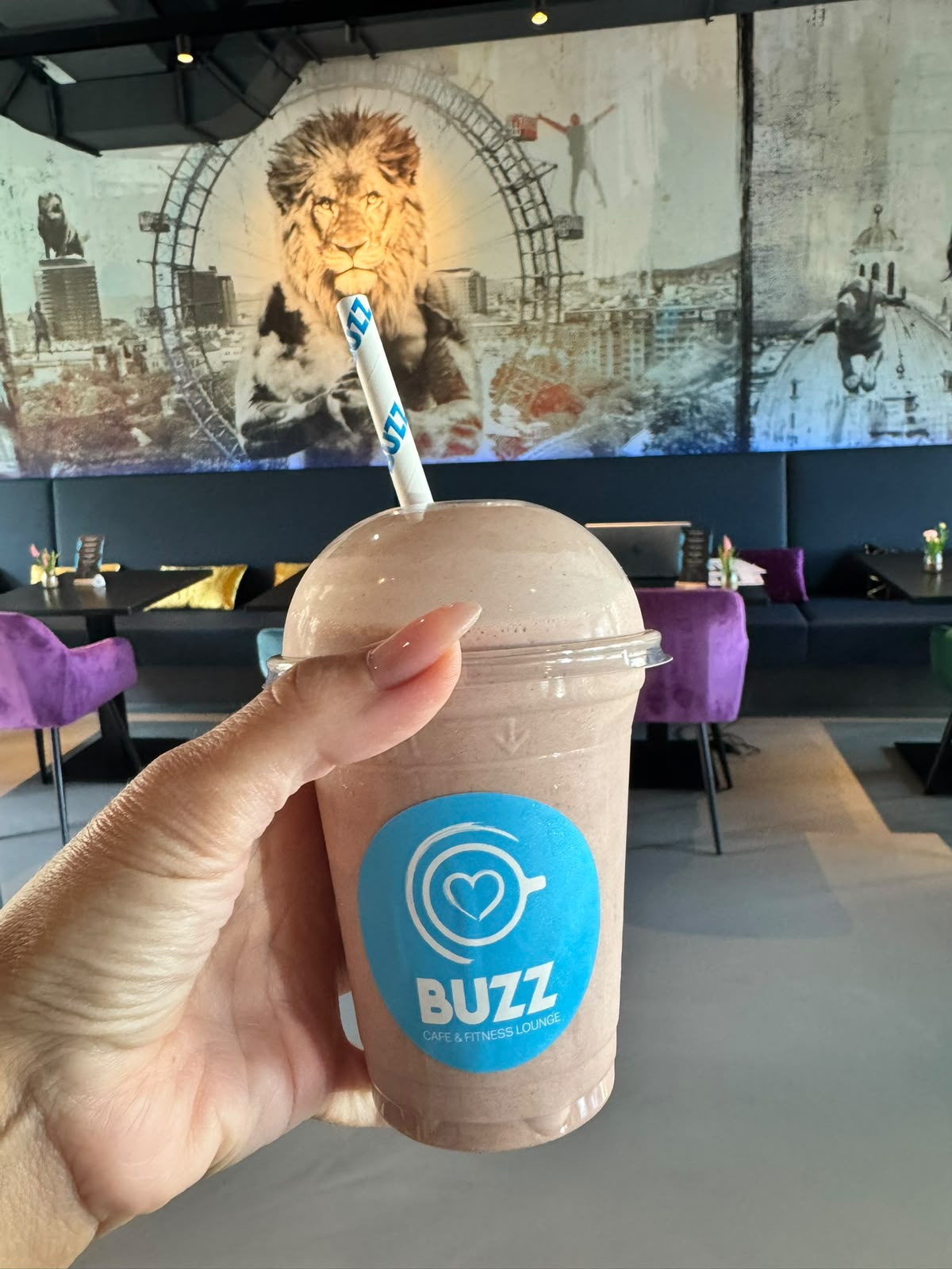 BUZZ Matcha Layered Drinks von der Seite