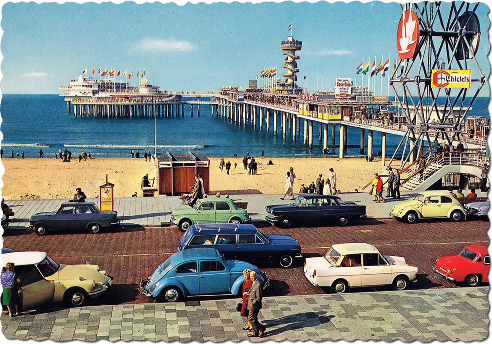 Vintage ansichtkaart van de Scheveningse pier en boulevard