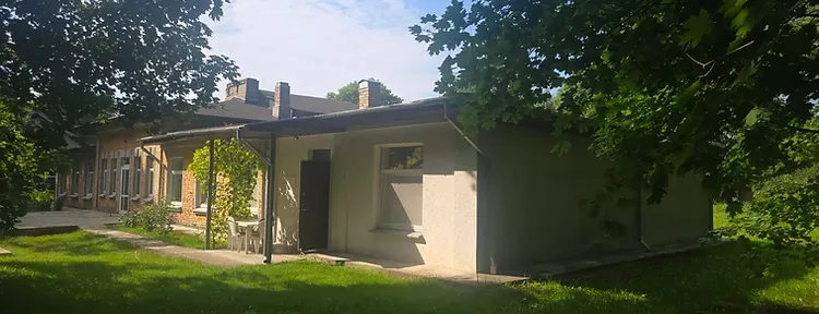 Komerciniai pastatai (du pastatai – 132,2 m² ir 329,6 m²) Invalidų g. 2. Žemės sklypas 5848 m²