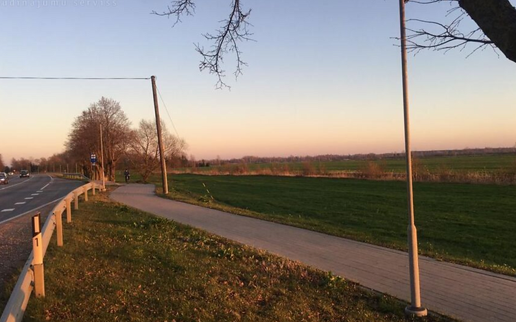 Zeme komercapbūvei 11, 53 ha pie Liepājas robežas blakus šosejai Liepāja-Rīga 4