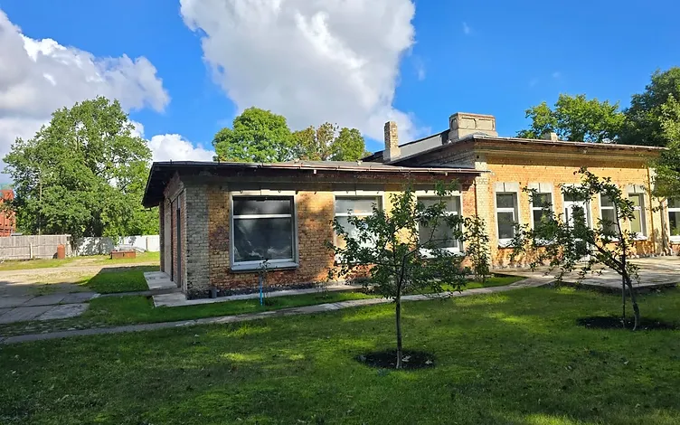 Komerciniai pastatai (du pastatai – 132,2 m² ir 329,6 m²) Invalidų g. 2. Žemės sklypas 5848 m² 2