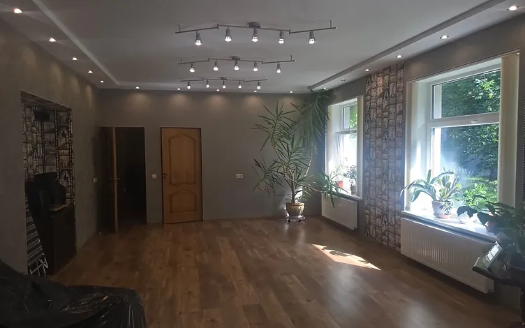 Komerciniai pastatai (du pastatai – 132,2 m² ir 329,6 m²) Invalidų g. 2. Žemės sklypas 5848 m² 7
