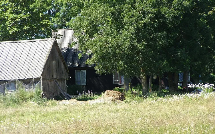 Zeme apbūvei (18, 9 ha) ar izeju pie jūras 15
