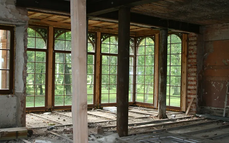 Historic Building (Kapsēde Manor) – 1,980 m² with 1 ha of Land 12
