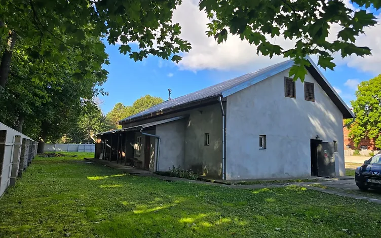 Komerciniai pastatai (du pastatai – 132,2 m² ir 329,6 m²) Invalidų g. 2. Žemės sklypas 5848 m² 14