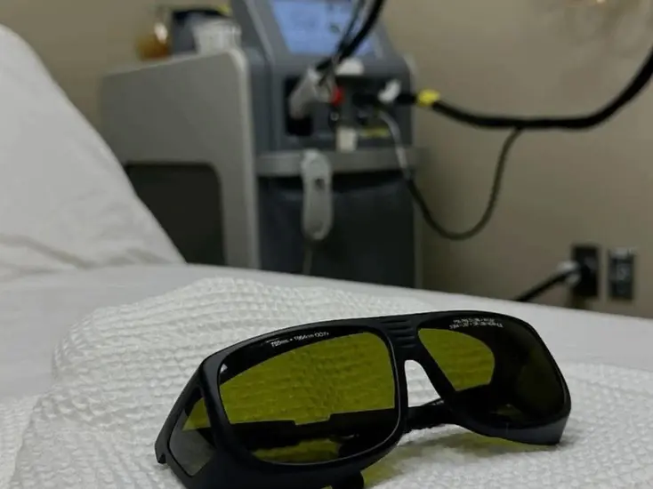 Eye protection on the treatment bed at ProLaserSpa Paphos