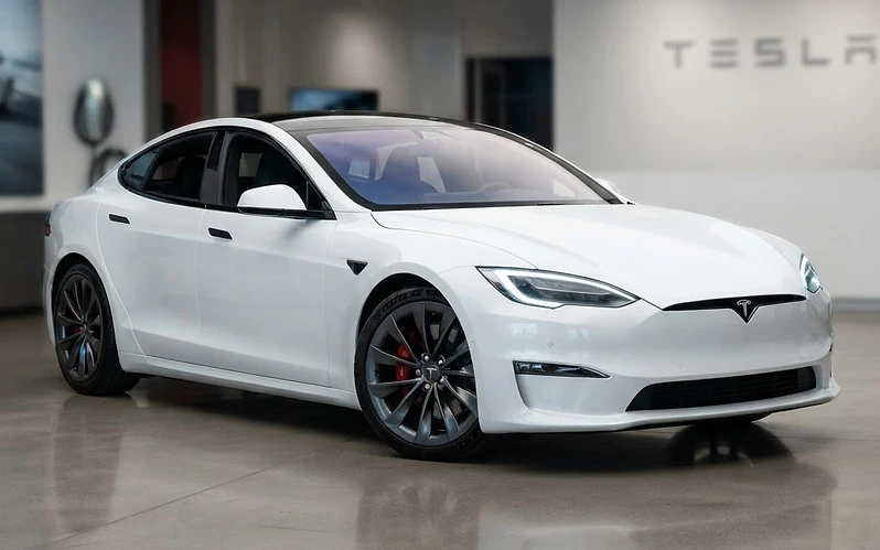 2023 Tesla Model S Plaid
