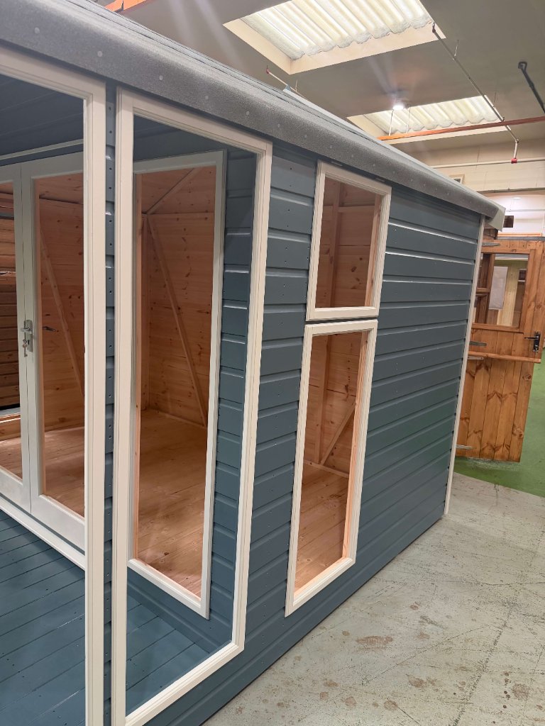 The Glasgow apex summerhouse - side panel window configuration close-up