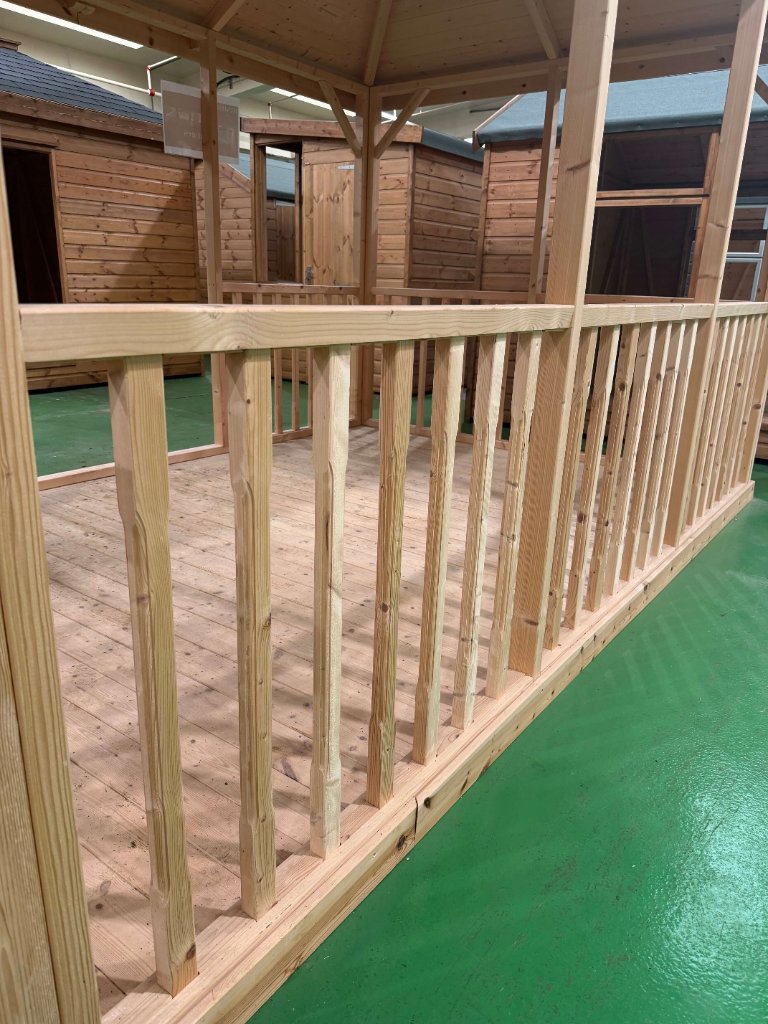 The Oxford gazebo - railing and deck detail view