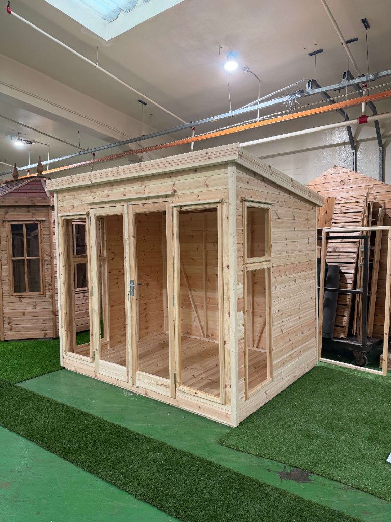 The Essex garden building - three-quarter angle with side panel window