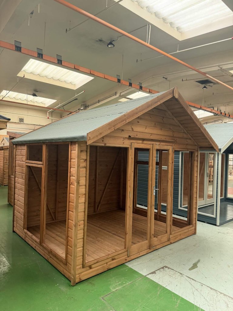 The Newport summerhouse - front-right three-quarter angle view