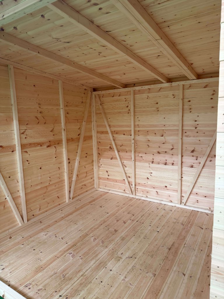 The Brighton garden room - interior corner with diagonal bracing