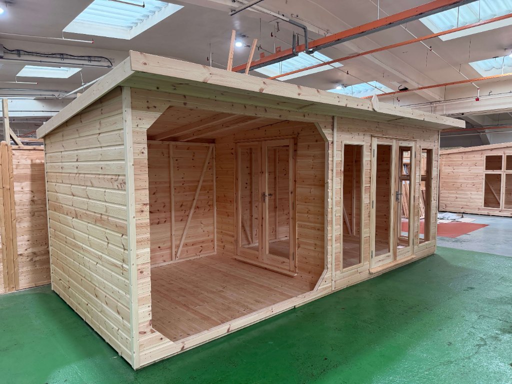 The Brighton garden room - three-quarter view with open side