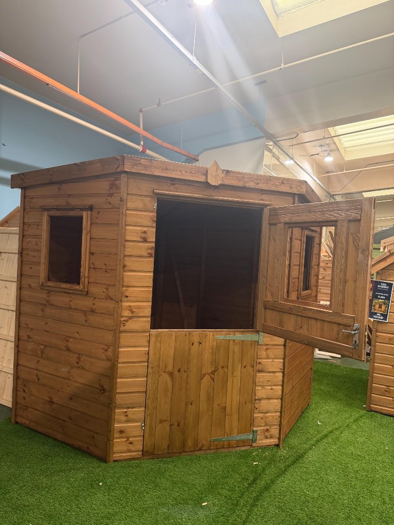 The Cornwall corner summerhouse - stable door open
