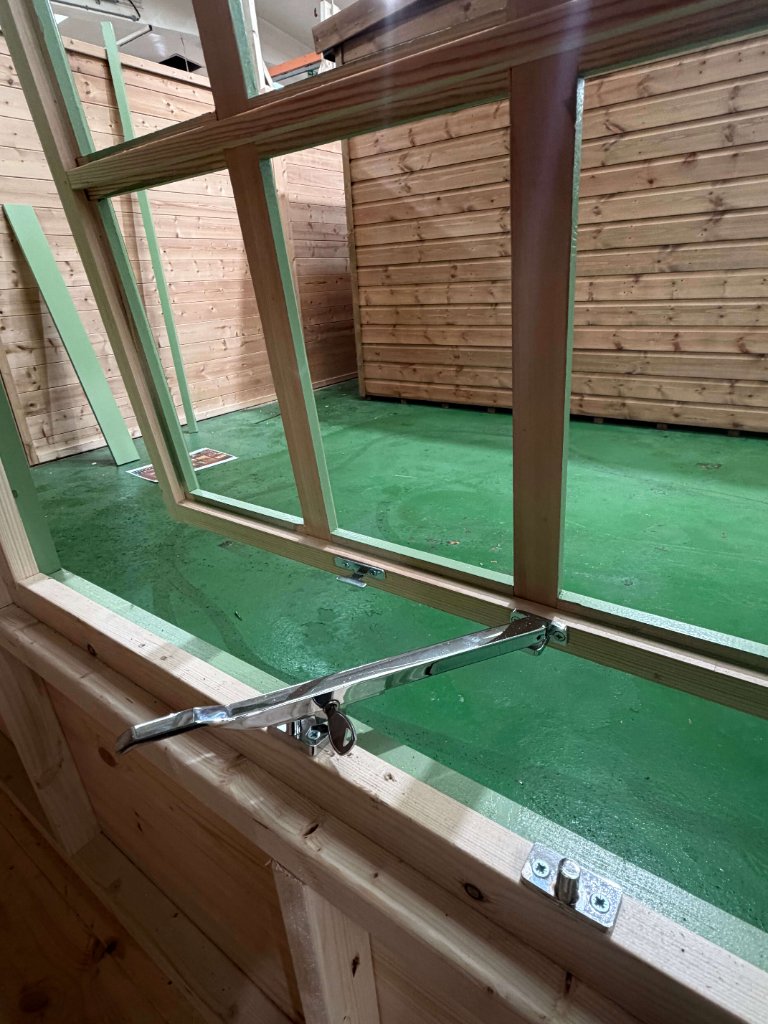 The Edinburgh hexagonal summerhouse - window stay opener close-up