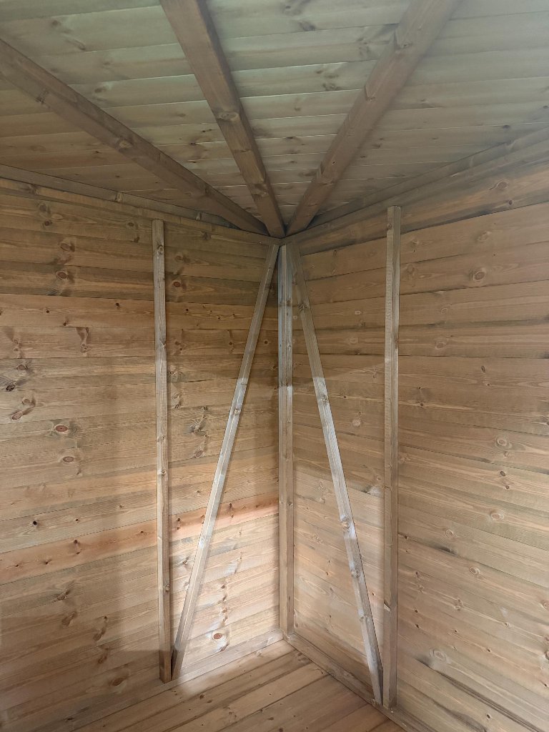 The Cornwall corner summerhouse - interior corner construction