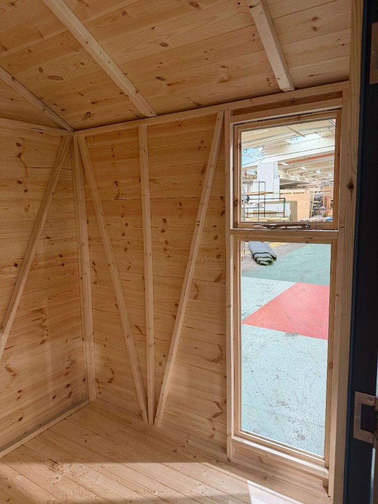 The Glasgow apex summerhouse - interior corner with window detail