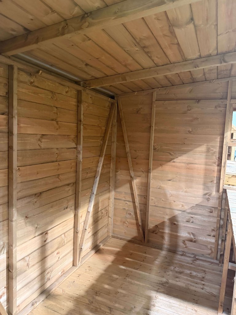 The Bath sun pent shed - interior corner with diagonal bracing