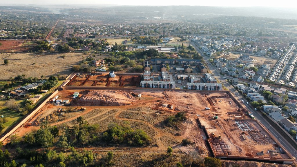 Wide aerial Bronberg surroundings context
