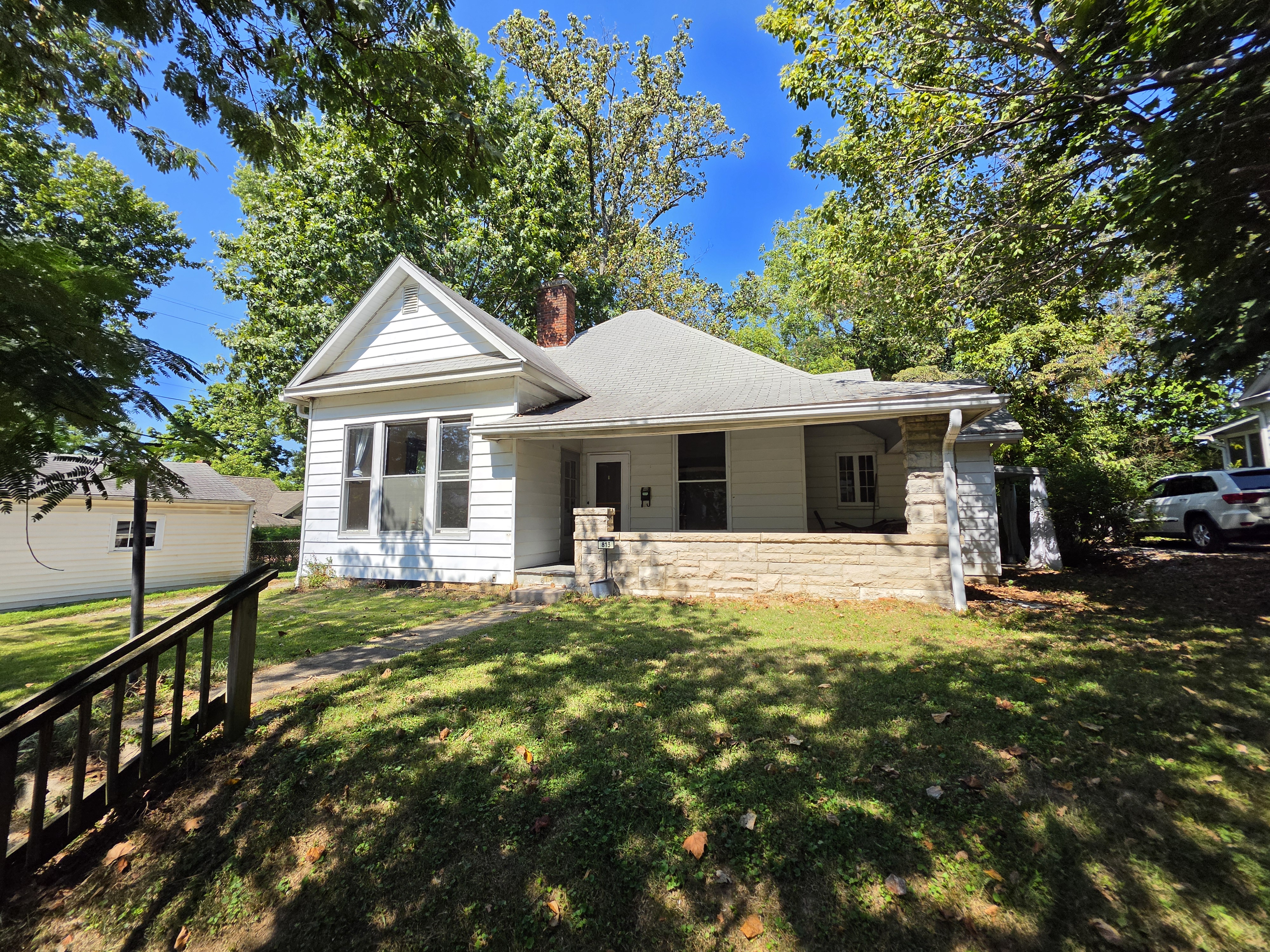 813 E University