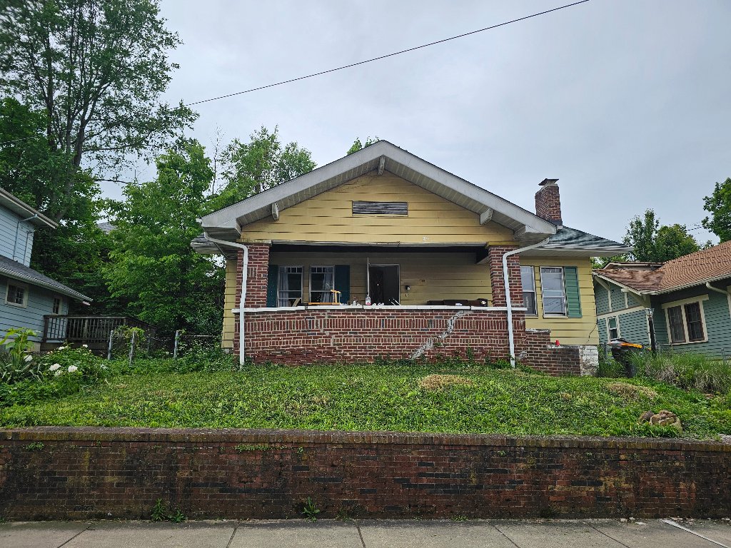 318 E Smith