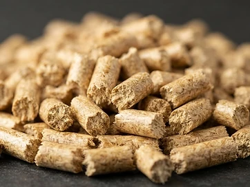 Fertige hochwertige Strohpellets mit deutlicher Materialstruktur