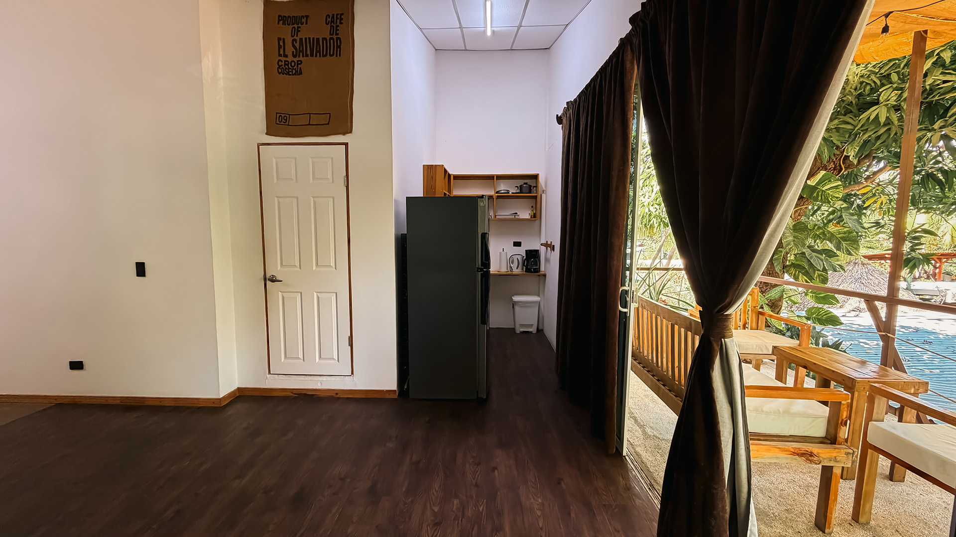 Apartment — King Bed, Terrace & Hot Water 1