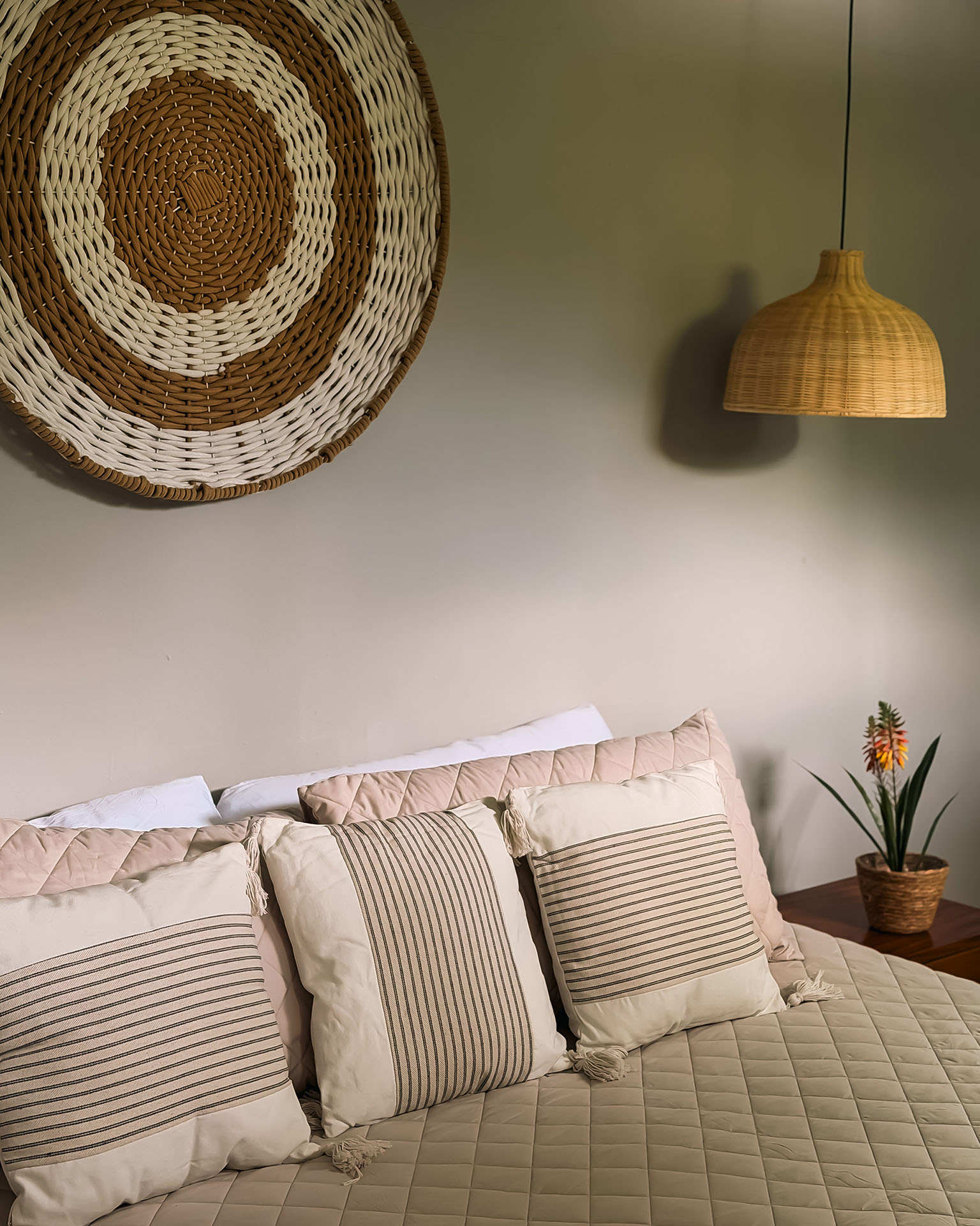 Superior Room — King Bed, Left & Right Wing 7
