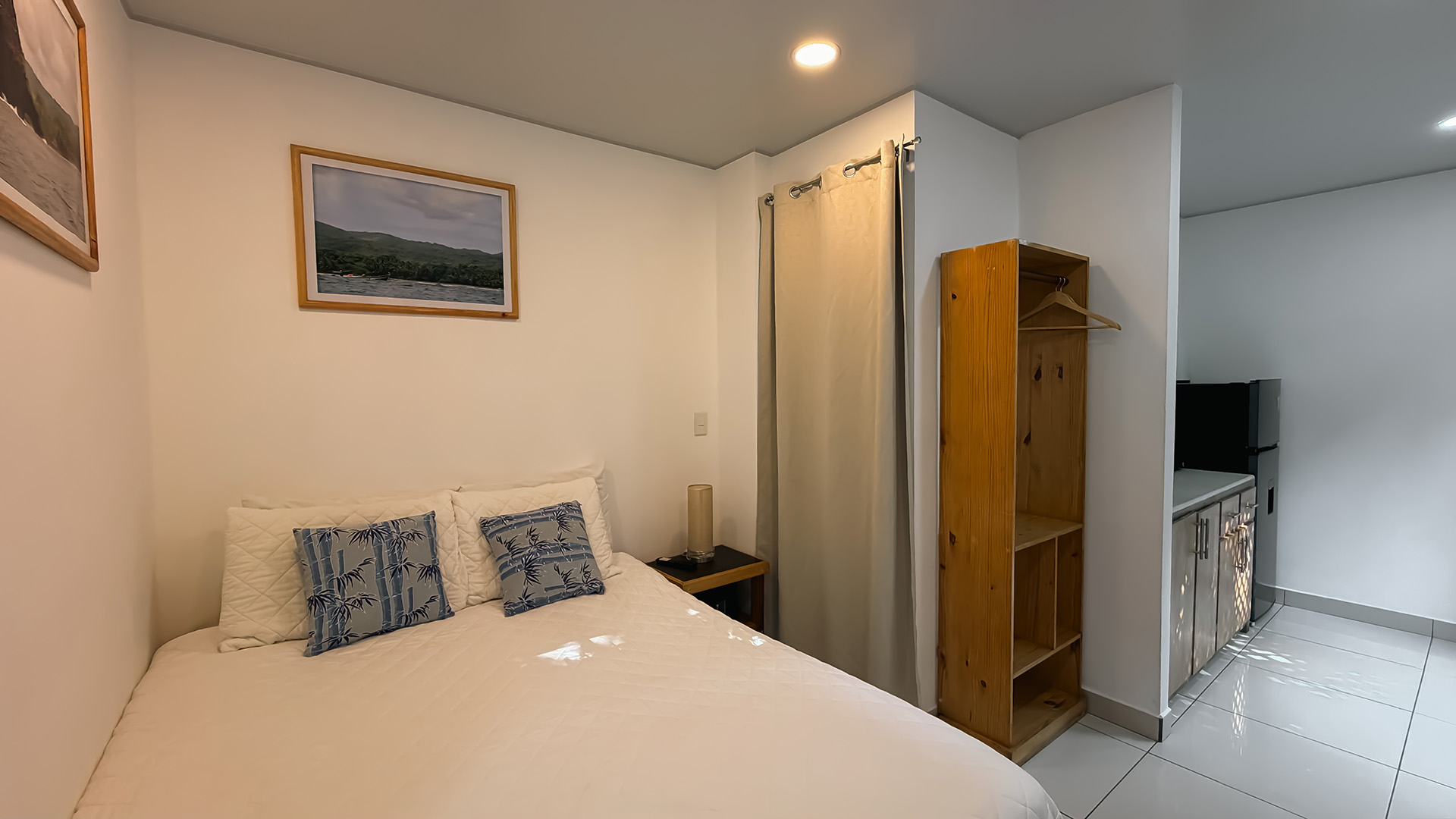 Apartment Studio — Kitchen & Hot Water 5