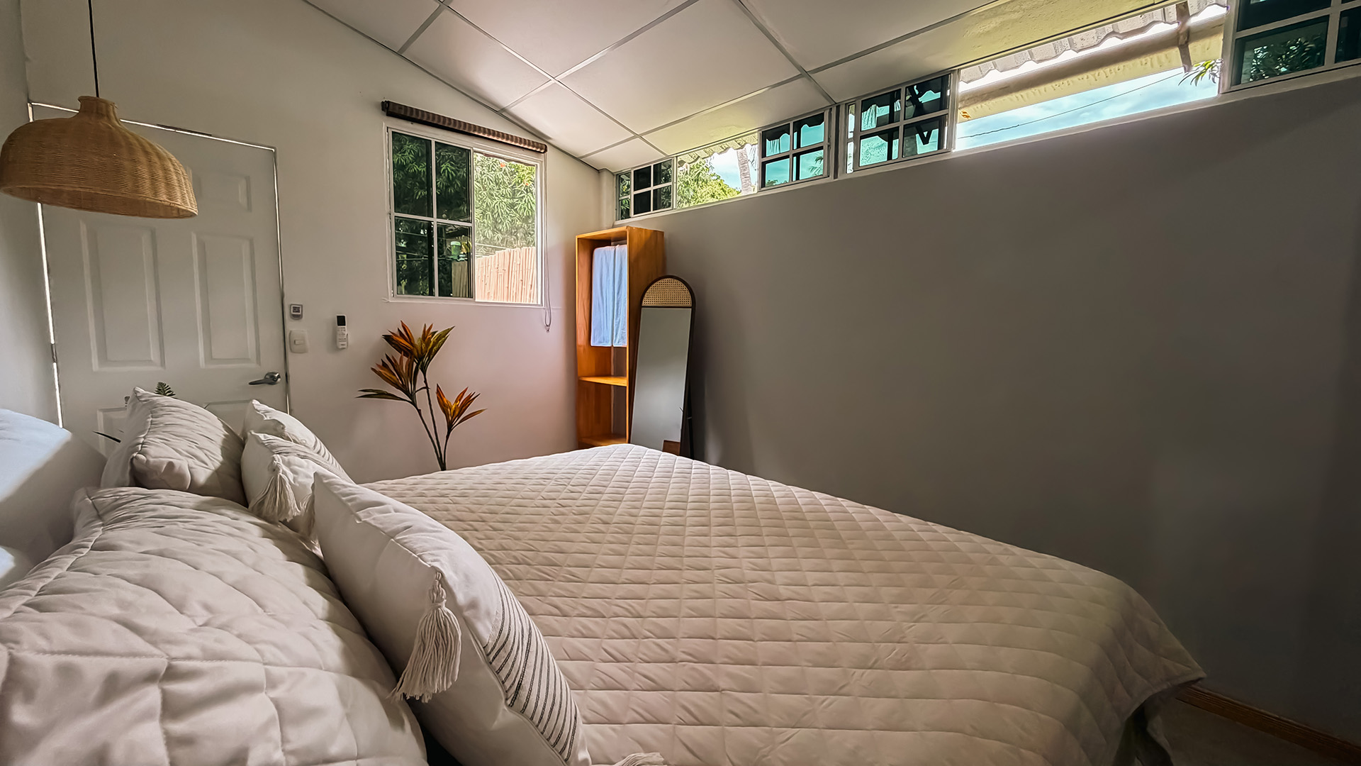 Superior Room — King Bed, Left & Right Wing 3