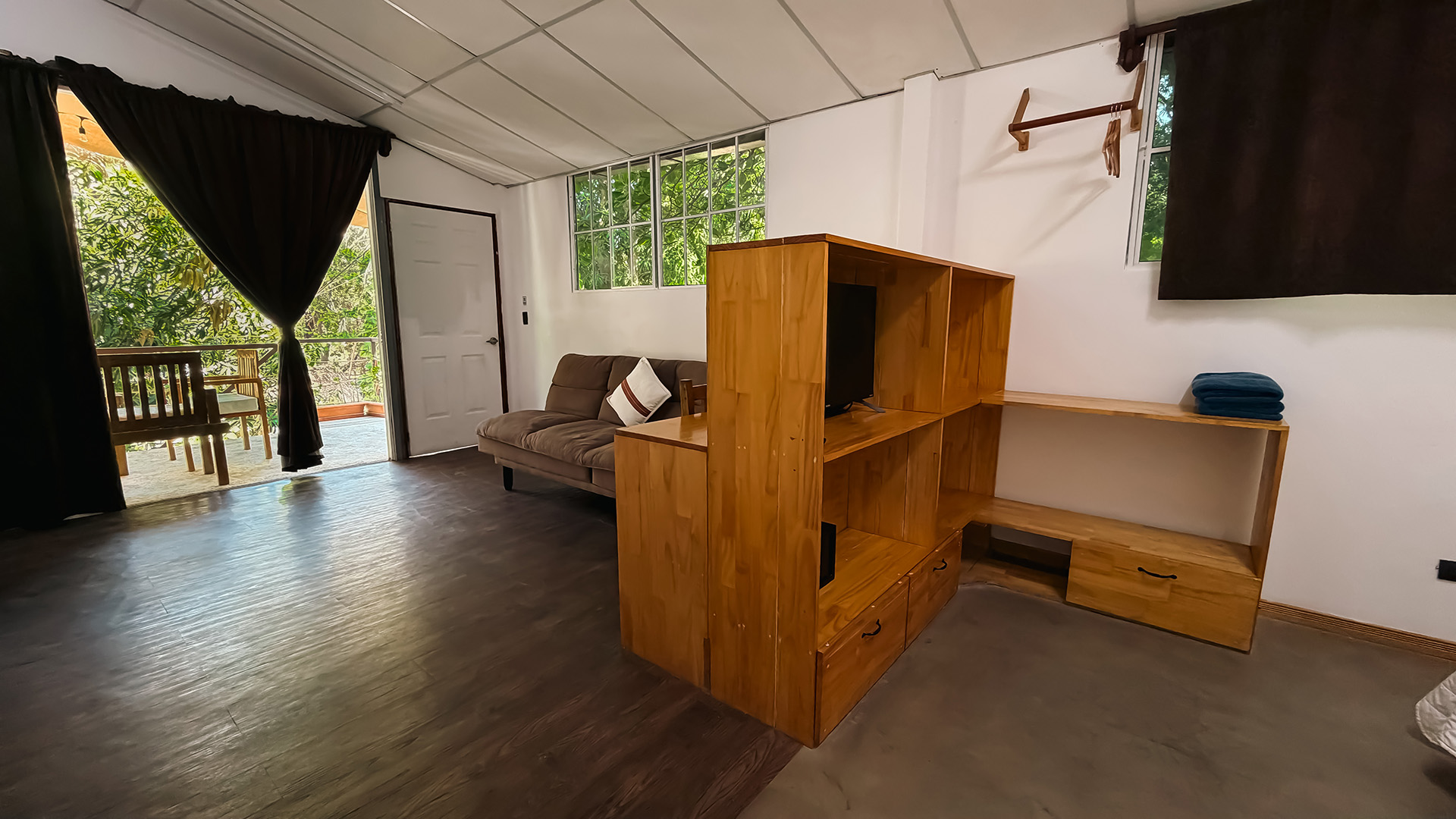 Apartment — King Bed, Terrace & Hot Water 8