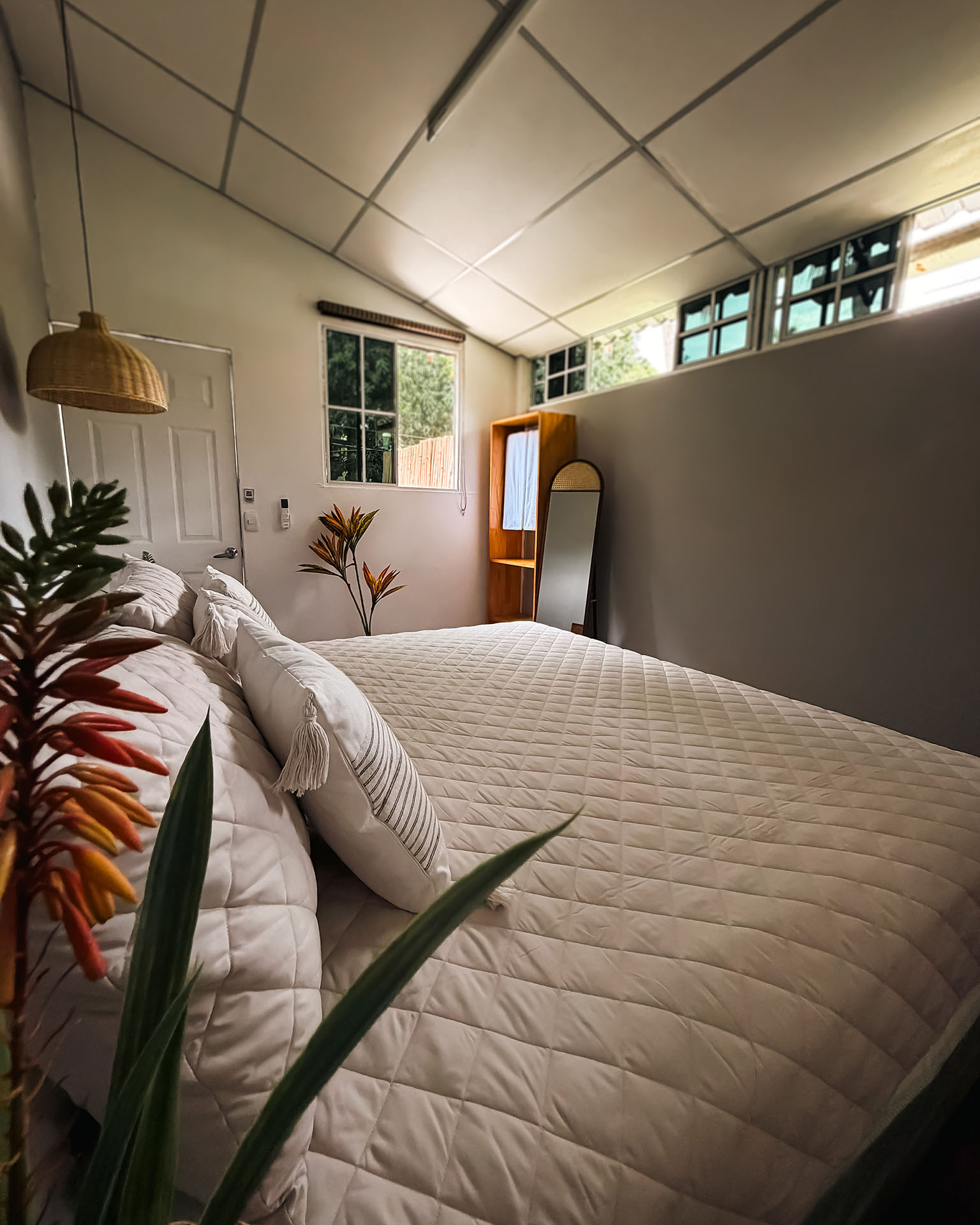 Superior Room — King Bed, Left & Right Wing 5