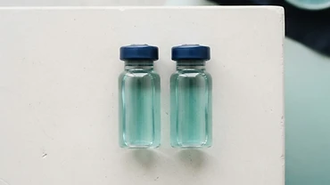 Side-by-side comparison of GLOW and KLOW peptide blend ingredients