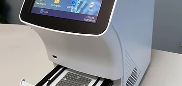 Medsinglong MSLPCR20 real-time PCR thermal cycler with colour touchscreen and 96-well sample drawer