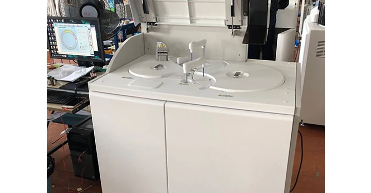 MSL MSLES3800 floor-standing fully automatic biochemistry analyzer with dual carousels and external workstation computer