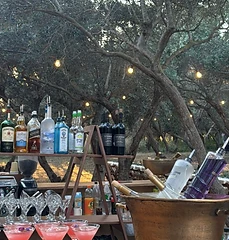בר קוקטיילים חיצוני עם קוסמופוליטן - שירות בר מקצועי לאירועים בישראל