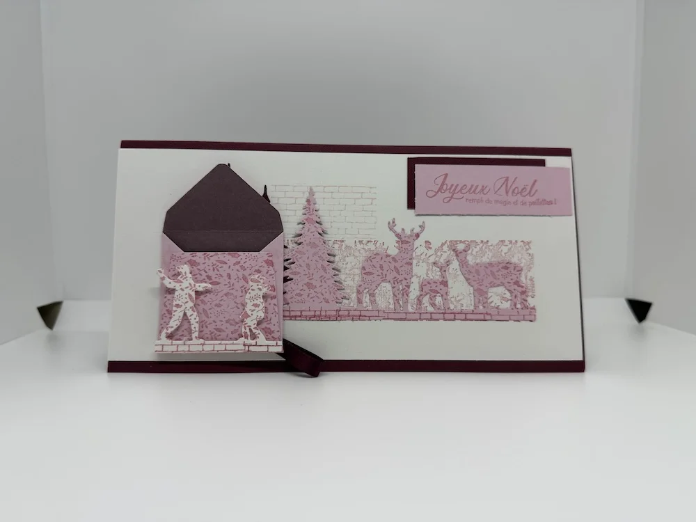 Carte de Noël artisanale rose et prune avec enveloppe miniature, sapin et cerfs découpés à la main