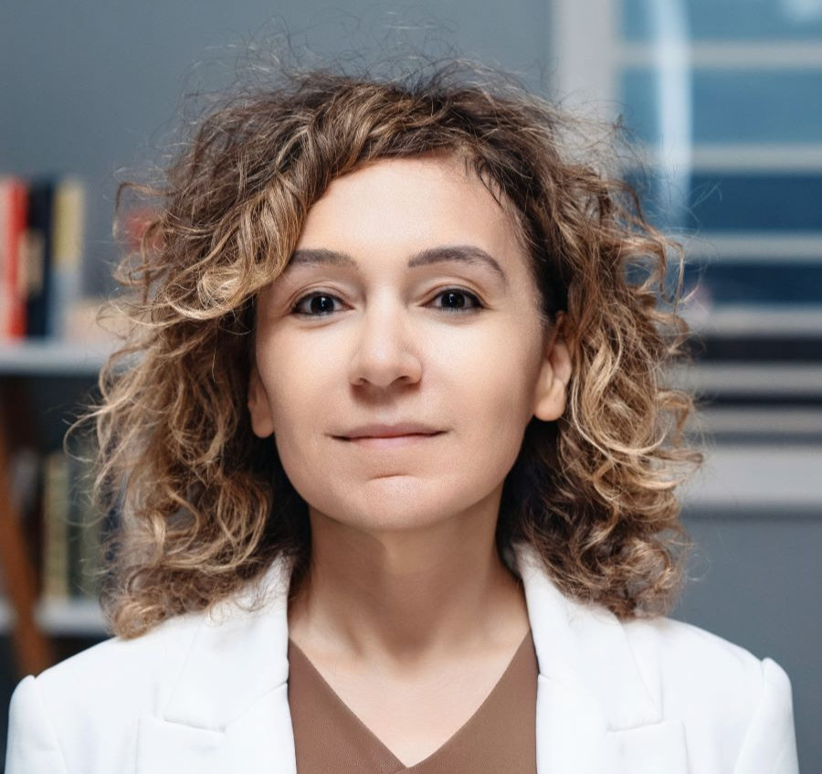 Duygu Ozen, marketing leader and founder, in a professional portrait